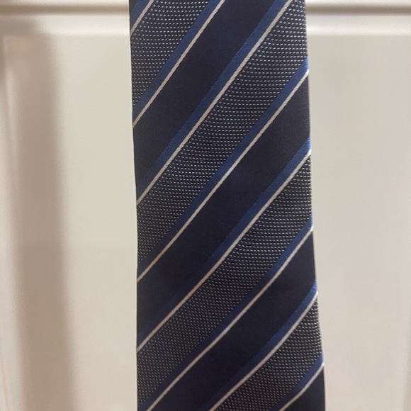 Armani Collezioni Tie Blue and Gray stripe Sz OS - Picture 7 of 11